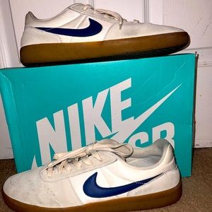 NIKE SB TEAM CLASSIC (Men Size US 12)